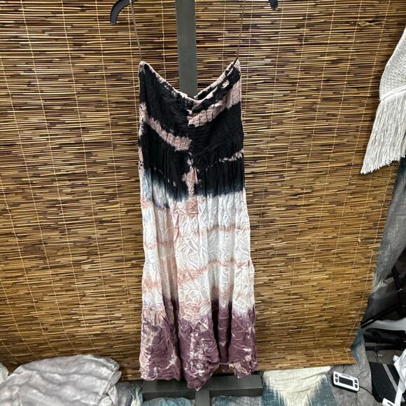 Raviya Juniors' Tiered Tie-Dyed Cover-up Maxi Dress - Black/Ivory Tie Dye Size S - Picture 3 of 3